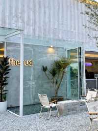 The RUD Café & Bistro— rustic and industrial-inspired interior