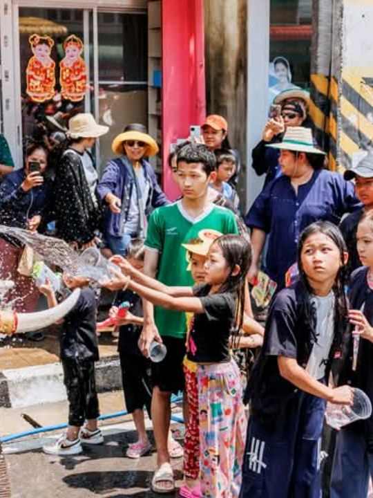 เก็บภาพมาฝาก ประเพณีเเห่ช้างบวชนาค