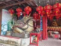 Si Hai Long Wang Temple: Where Ocean Gods & Satay Sticks Rule the Waves🌊🐉