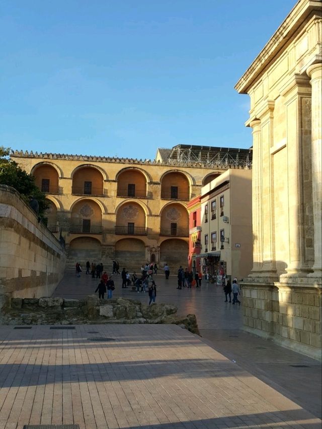 Mezquita 아치 구조 외벽