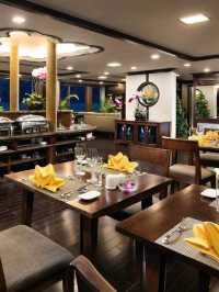 🛳️ Cruising Through Halong Bay with an Amazing Lunch Experience!
