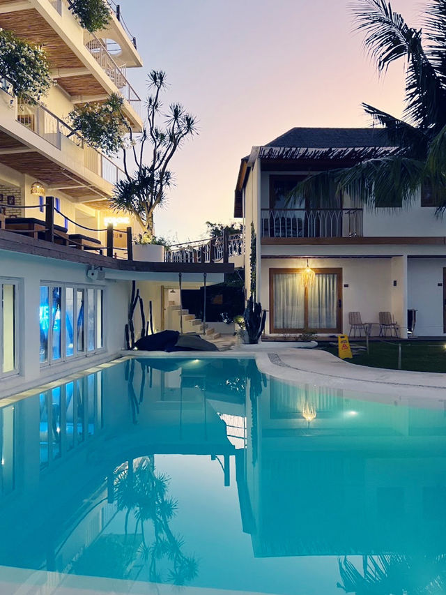 Living the Bali Dream at KOS One Hostel, Canggu 🌤️🎊