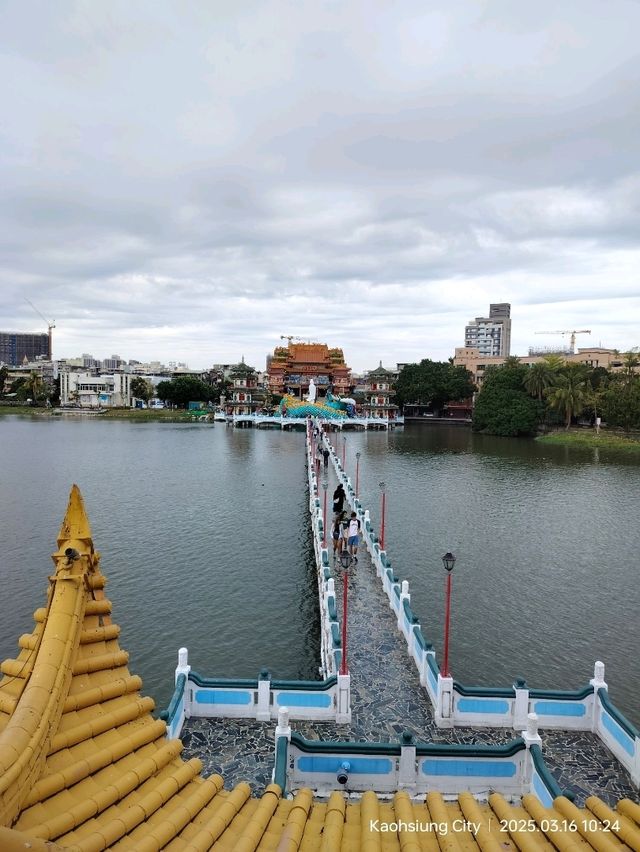 เยี่ยมชมศาลาฤดูใบไม้ผลิและฤดูใบไม้ร่วง