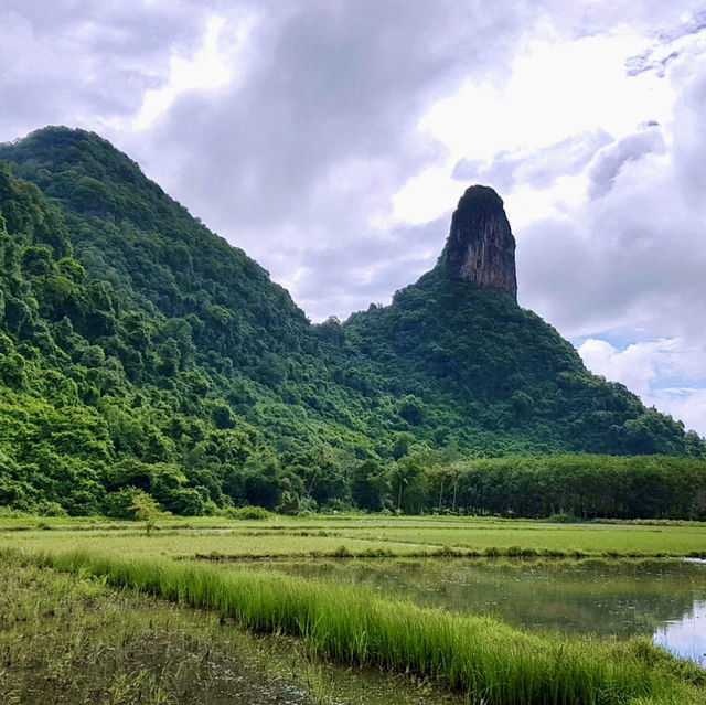 🏞️ Khao Ok Thalu: A Backpacker’s Guide to Phatthalung’s Iconic Mountain with a Hole!