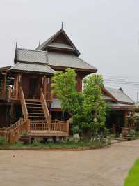“หลงนา คาเฟ่” (Lhong Na Cafe)