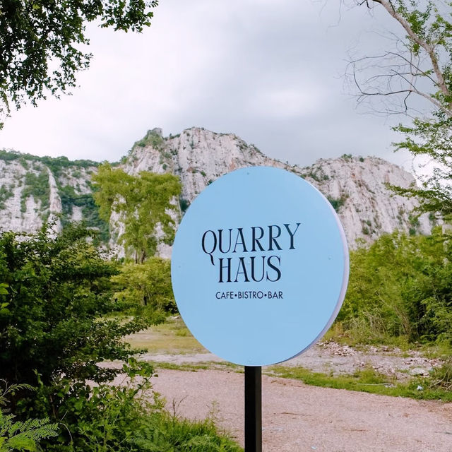 Quarry Haus (ควารี่ เฮาส์) คาเฟ่สไตล์มินิมอล