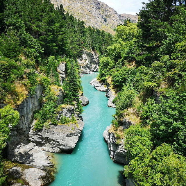 Spring in Queenstown: Lakes, Peaks & Adventure