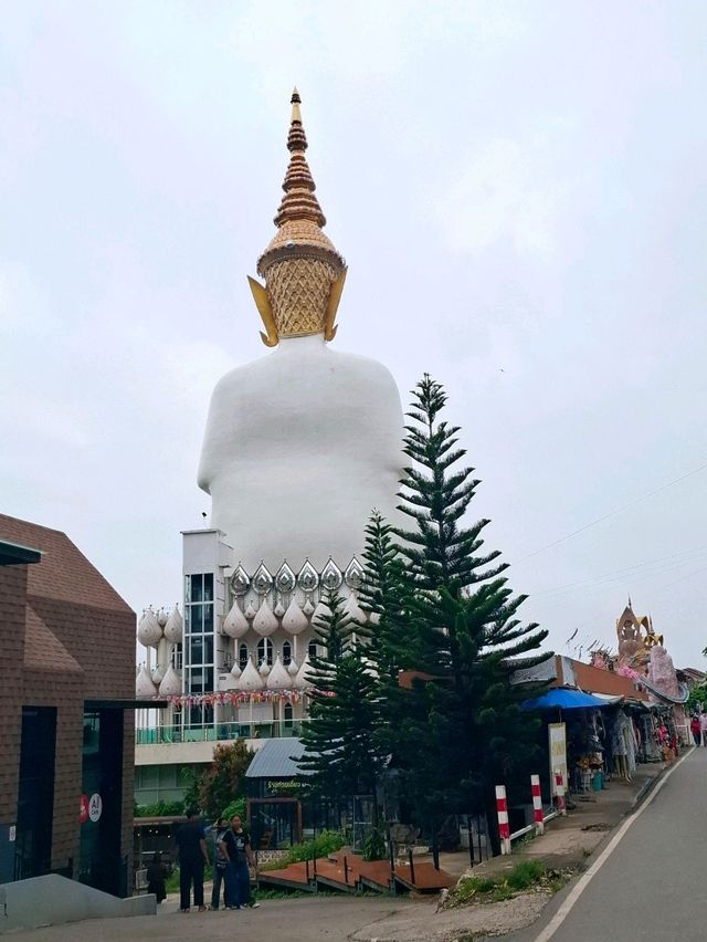 วัดพระธาตุผาซ่อนแก้ว วัดที่ไม่หยุดพัฒนา