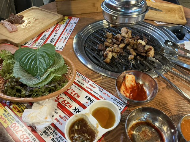 首爾塔風景愛情鎖和美食