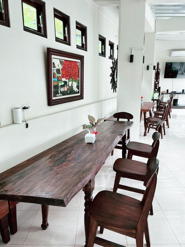 Ara Cafe & Eatery: A Scenic Coffee Haven in Parapat