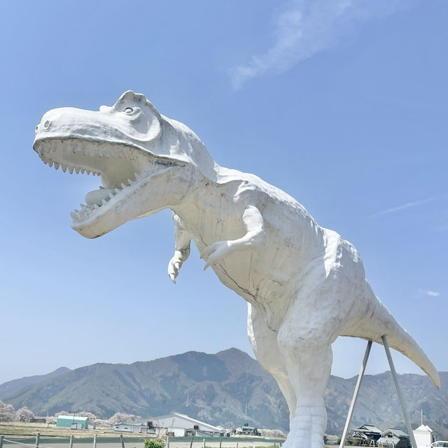 1度は見てみたい‼️映えるティラノサウルス