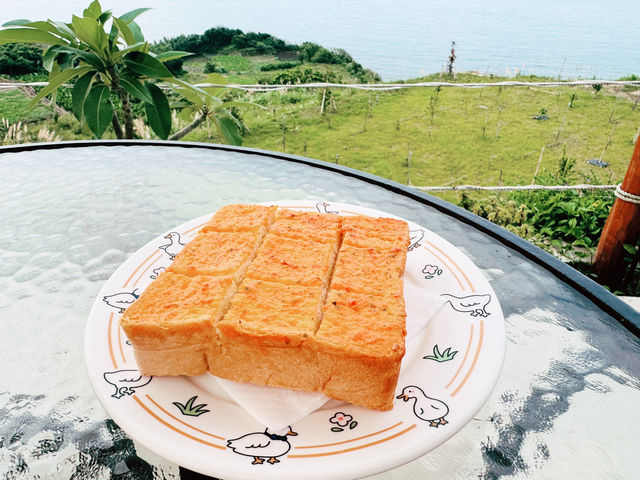 北海岸秘境咖啡廳-山中怪獸｜海景、美食與毛孩的療癒時光