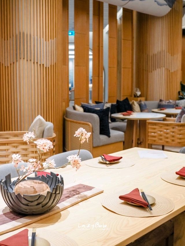 Den ห้องอาหารญี่ปุ่น รร Meliá อร่อย บรรยากาศสงบ