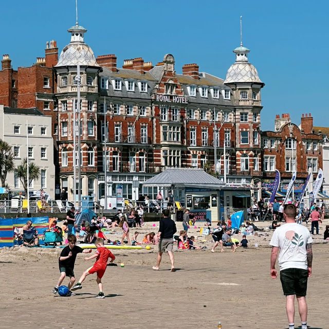 Weymouth: A Town Full of Surprises! ✨🇬🇧