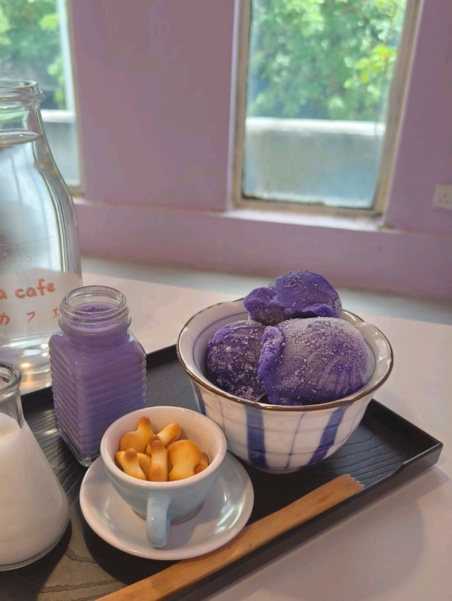 You should definitely come over this lovely cafe 