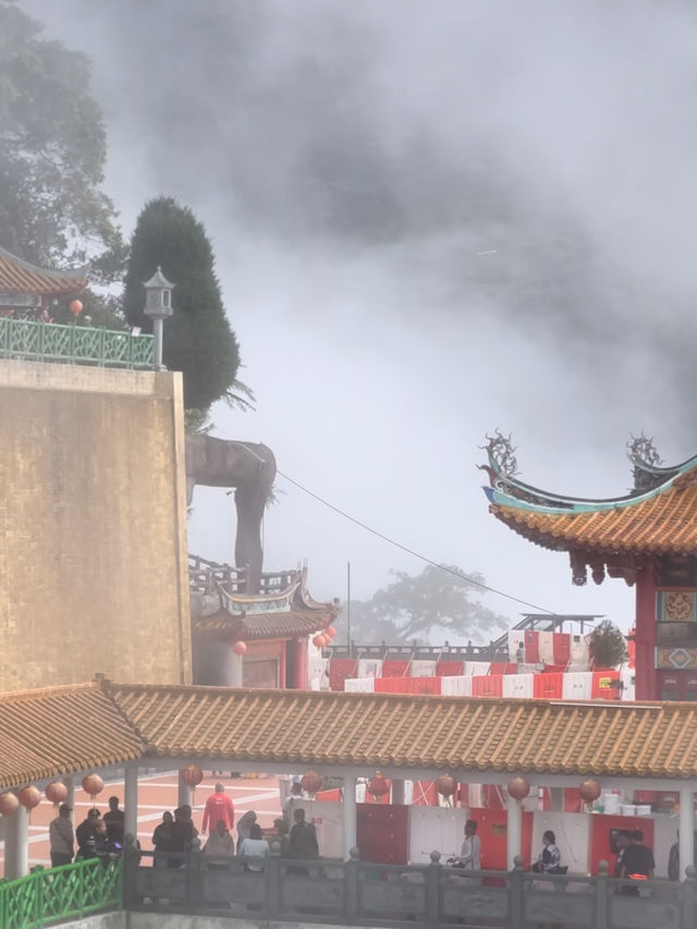 Lost in the Clouds… or Just in Genting : Chin Swee Pagoda