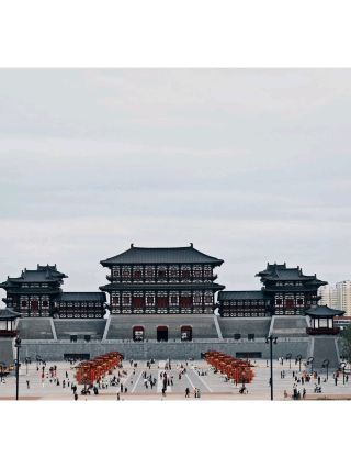 사원, 꽃, 그리고 조각된 돌: 낙양의 고대 아름다움