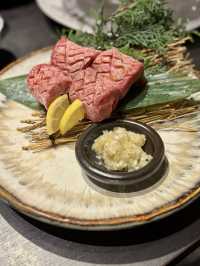 【大阪・難波】全130種の焼肉食べ放題と肉ケーキの演出「焼肉Lab 難波店」