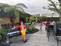 【アンティグア・グアテマラのマクドナルド｜歴史的建築×自然に包まれた癒しのカフェタイム】