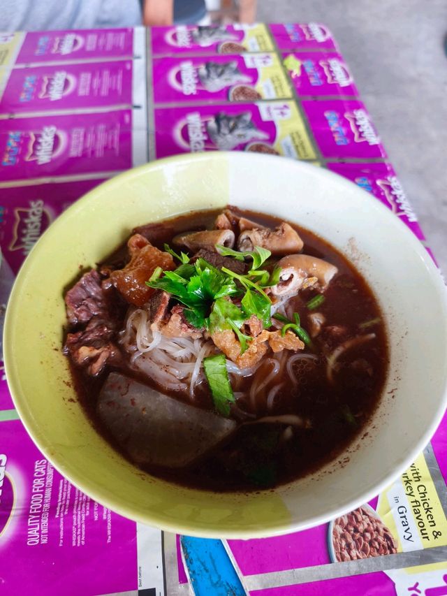 ก๋วยเตี๋ยวป้าแดงรสเด็ด 🍜🔥📍สันทราย เชียงใหม่