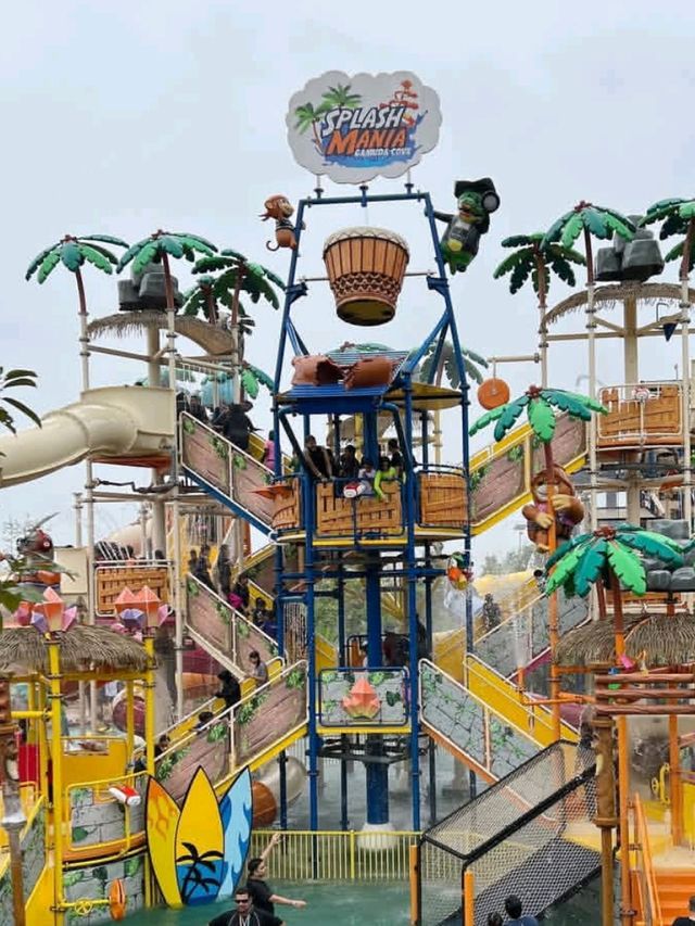 🌈💦 Get Ready to Scream, Splash & Smile – SplashMania at Gamuda Cove! 🎢🌴