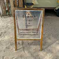 นั่งชิลล์คาเฟ่ริมทะเล หาดแหลมเจริญ ระยองฮิ