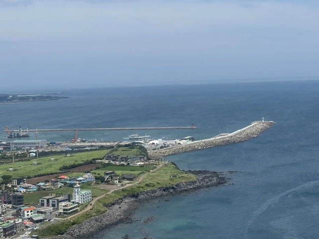 Conquering Seongsan Ilchulbong: A Rewarding Climb! ⛰️🌊