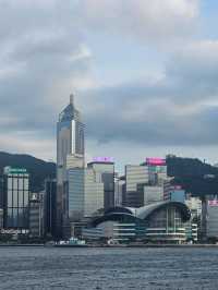 日與夜的景色都同樣令人沉醉的維多利亞港