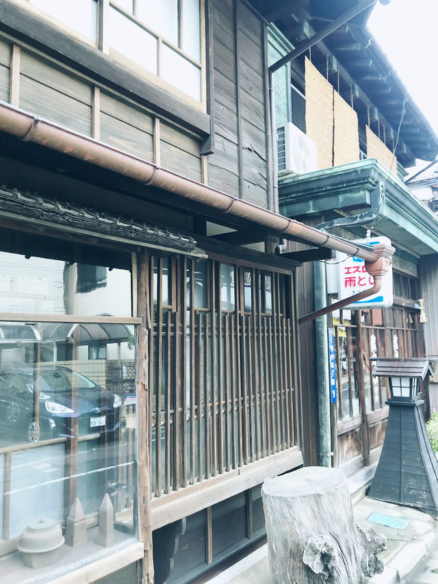 【日暮里 谷中霊園から谷中銀座 谷根千 日暮らしの里散歩】 【日暮里 谷中霊園から谷中銀座 谷根千 日暮らしの里散歩】