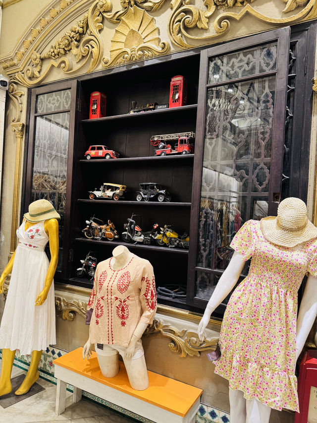 Chic Souvenirs and Stylish Threads