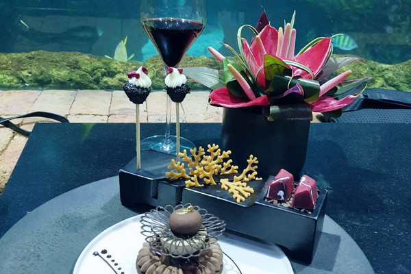 水中の優雅さ：コーラルレストラン バリでの食事 | Trip.com バリ島