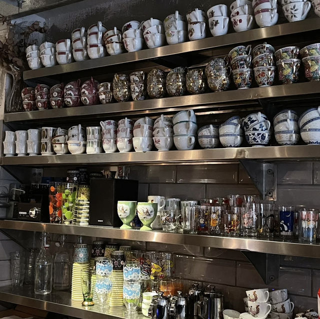 Old‑Meets‑New Coffee & Porcelain Nostalgia – My Visit to Halfway Coffee, Hong Kong