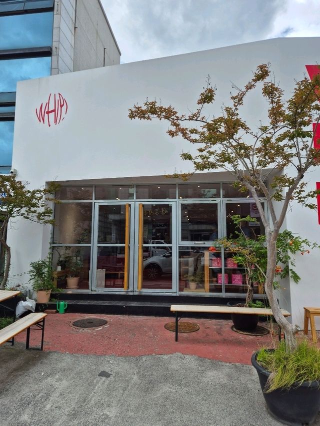 감각적인 공간에서 커피한잔 울산 휩커피(WHIP)