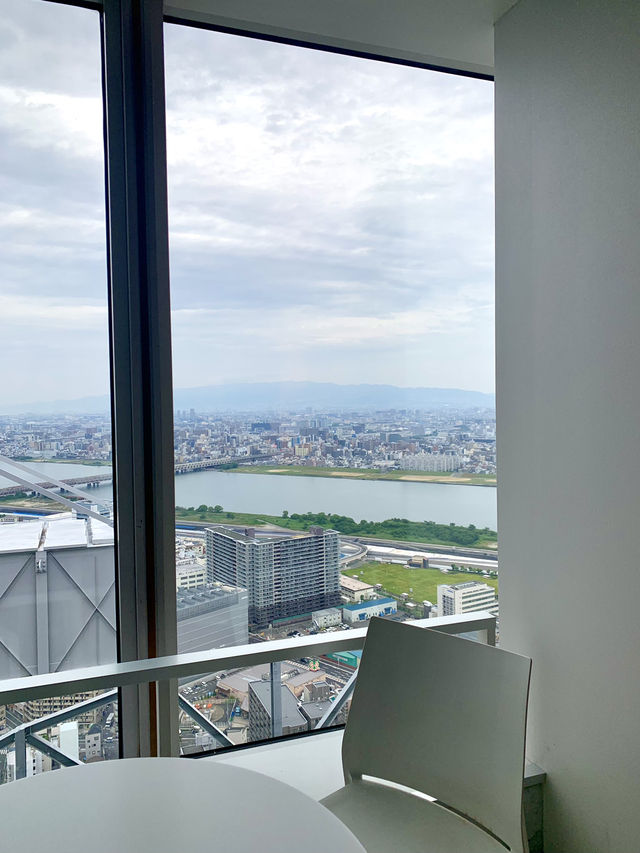 จุดชมวิวกลางเมืองโอซาก้า Umeda Sky Building