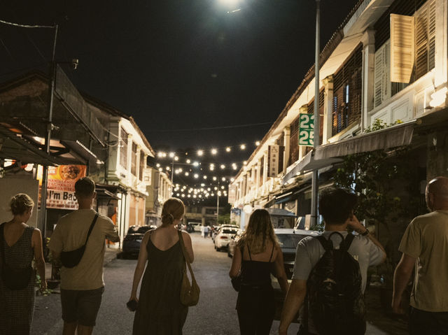 Daylight Wanderer, Midnight Dreamer: A George Town Tale