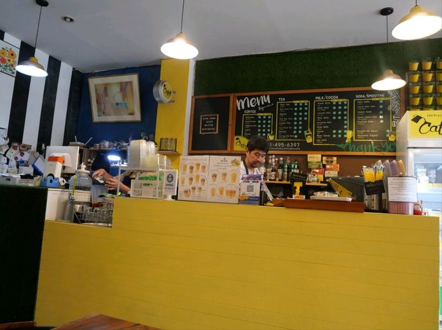 Cafele Cafe 304ร้านคาเฟ่สีเหลืองน่ารัก