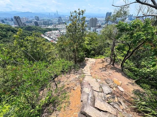 Jinmianshan Scissor Rock Hike Was Short Steep and Kinda Epic