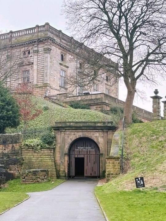 Such a nice place to visit. The Robin Hood Statue in Nottingham is not just a photo spot, it’s a little piece of history in a charming setting.
