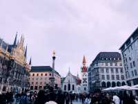 เดินเล่นที่ Marienplatz ใจกลาง Munich