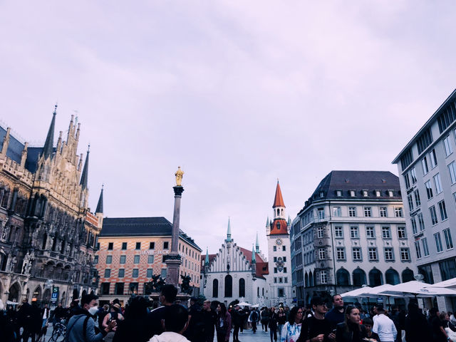 เดินเล่นที่ Marienplatz ใจกลาง Munich