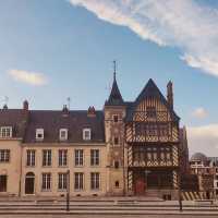 🏰🌊 Solo Stroll Through Floating Gardens & Gothic Grandeur: Amiens – Picardy’s Hidden Gem 