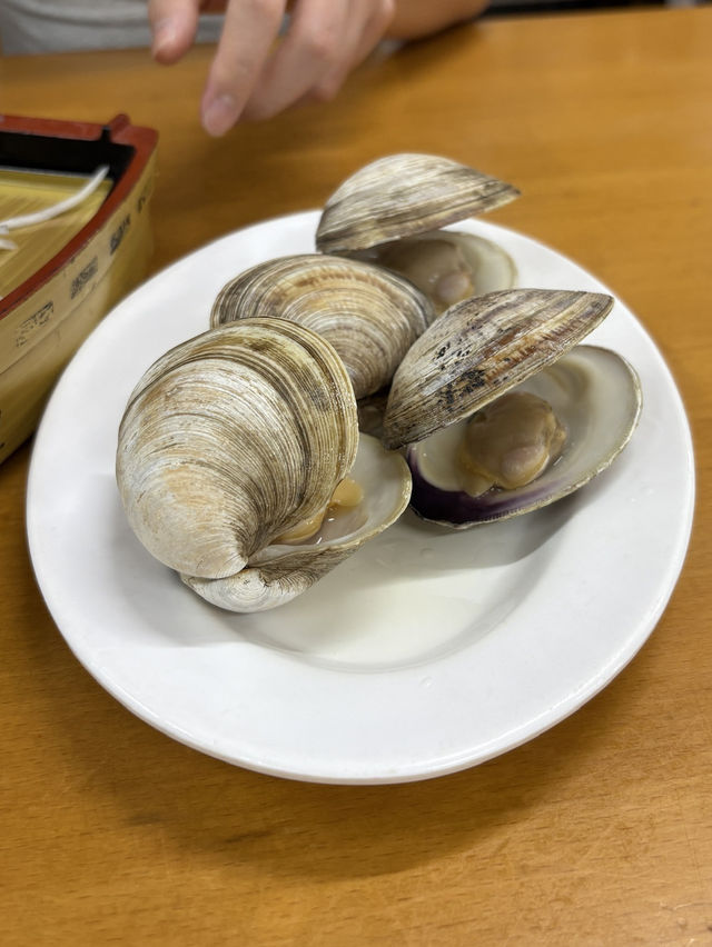🌊 沖繩那霸牧志公設市場:沖繩廚房的鮮美海鮮與熱鬧氛圍!🦞✨ 🌊 沖繩那霸牧志公設市場:沖繩廚房的鮮美海鮮與熱鬧氛圍!🦞✨