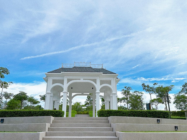 Majestic Pavilion – Where Elegance Meets Nature 