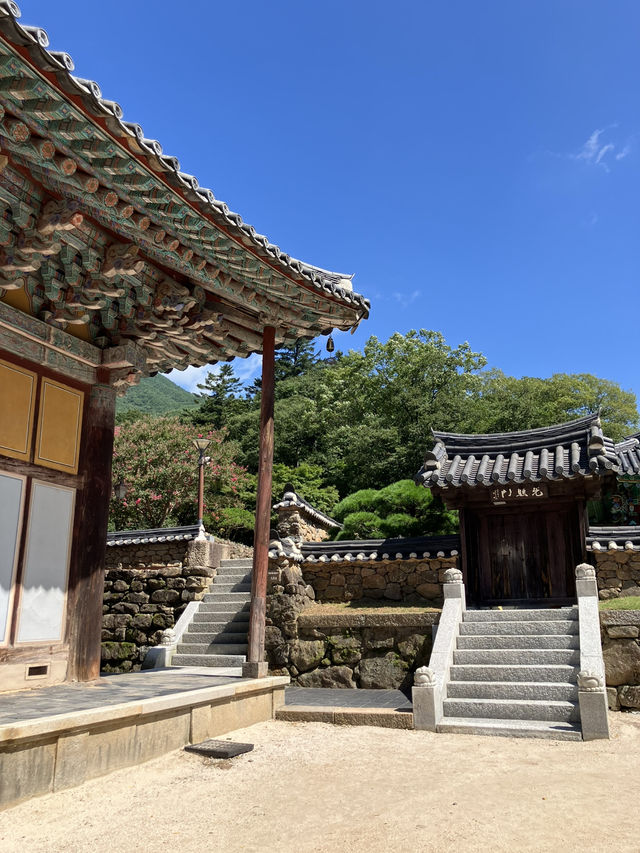 돌빛과 바람 사이를 걷는 시간, 구례 화엄사