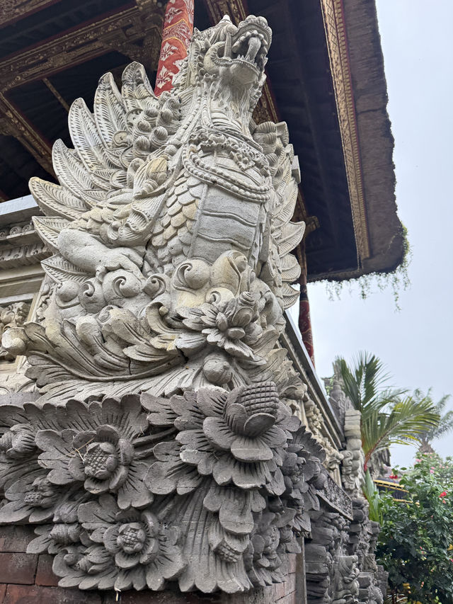 《峇里島烏布皇宮|石雕與華麗交織——王室居所化身藝術核心的文化殿堂》 《峇里島烏布皇宮|石雕與華麗交織——王室居所化身藝術核心的文化殿堂》