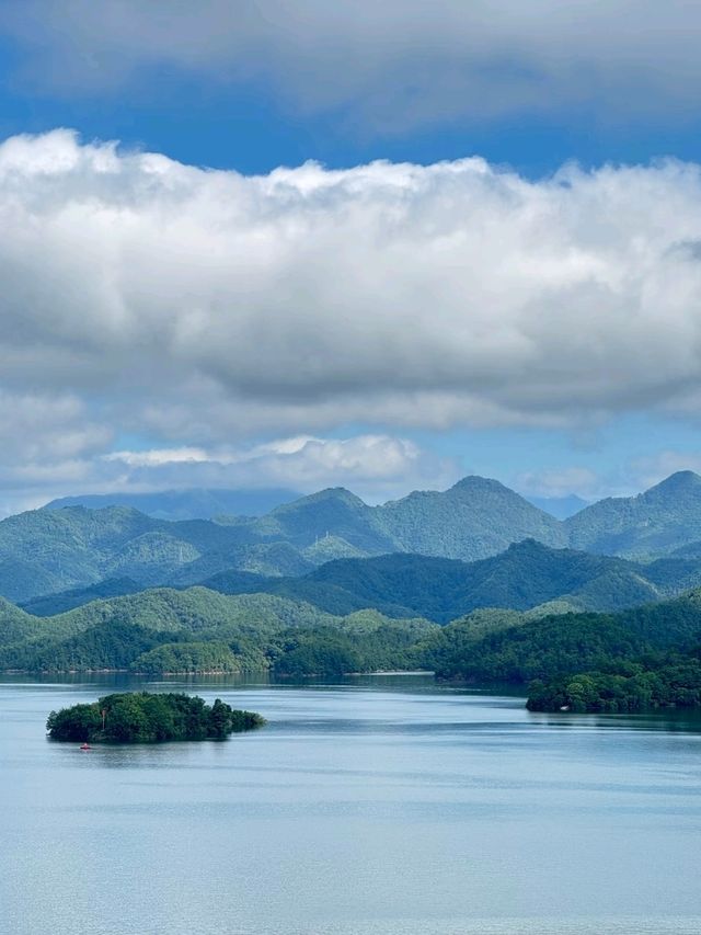 Qiandao Lake: The Shimmering Sea of a Thousand Islands