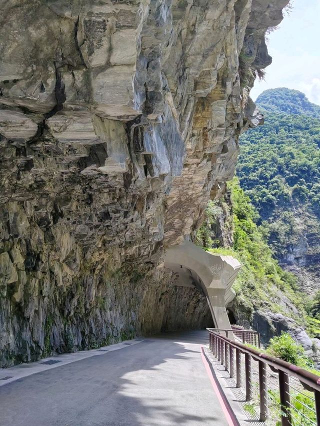 花蓮九曲洞翠綠峽谷大自然美景