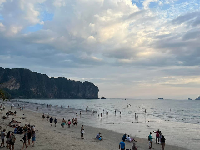 🌴🌊 Ao Nang Beach – Krabi’s Vibrant Seaside Escape 🏖✨
