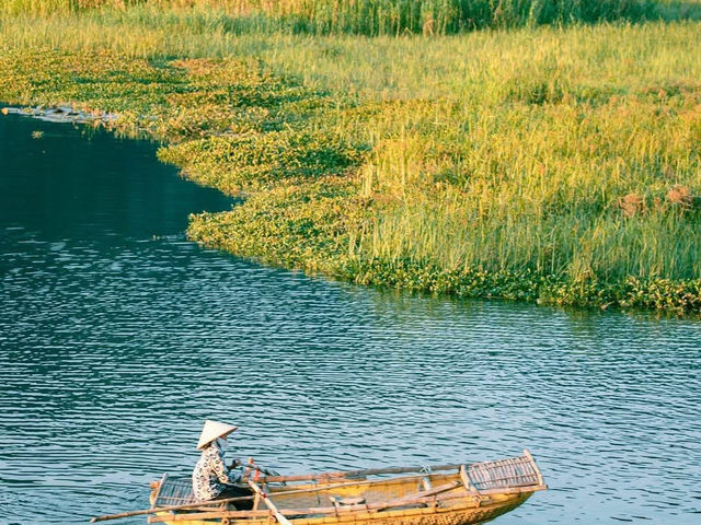 🌿 1 Day in Ninh Binh – The “Halong Bay on Land” Adventure 🚣‍♀️✨
