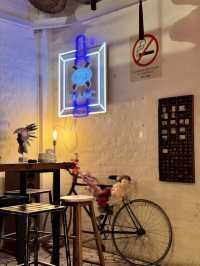 Biru Biru Cafe & Bar Kota Kinabalu, Tropical Chill with a Creative Pulse